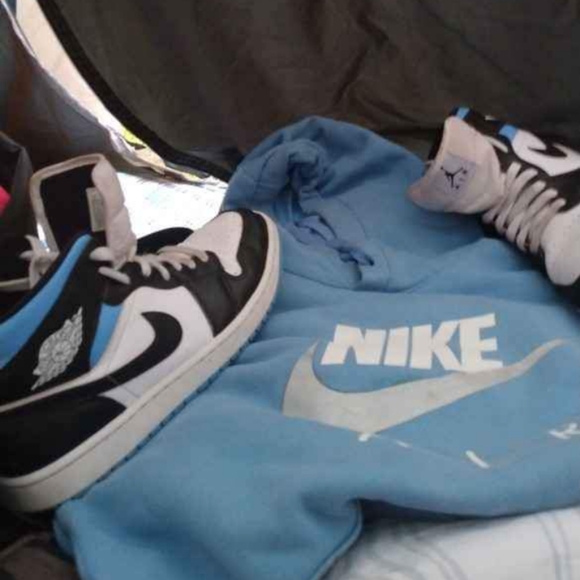 2021 Air Jordan 1's Black White and Tarheel Blue - Picture 2 of 5